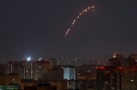Пълен хаос по летищата в Москва: Над 130 полета засегнати след масирана дронова атака