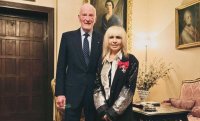 “Царят” награди Лили Иванова с несъществуващ кръст към несъществуващ в правния ни мир орден