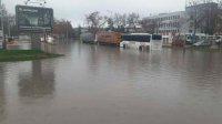 Пловдив под вода: Ключови кръстовища се превърнаха в езера