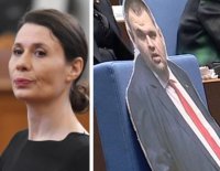 Козилата Белобрадова постави макет на Пеевски в пленарна зала