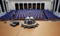Политическа буря: Бюджетният хаос изправя правителството пред шести вот на недоверие