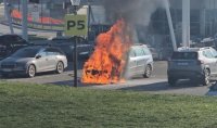 Пожар на столичното летище: Кола се запали на паркинга пред Терминал 2 (СНИМКИ)