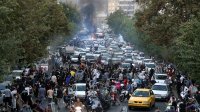 Масови протести срещу инфлацията в Иран взеха първа жертва