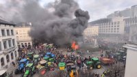 Брюксел в пламъци: Европейските фермери накараха фон дер Лайен да се заеме с реалността (ВИДЕО)