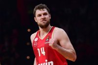 Везенков се върна и поведе Олимпиакос към инфарктна победа