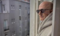 КУЛТУРЕН ШОК! Георги Тошев стана инфлуенсърка! Почна да рекламира слънчеви очила във фейсбук