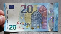 БНБ предупреждава: Надписаните евро са умишлено повредени и не се заменят