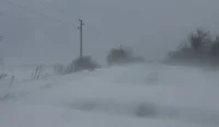 Снегонавявания затвориха пътя Кнежа &ndash; Селановци (СНИМКИ + ВИДЕО)