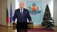 Румен Радев отличава трима военнослужещи с Почетния знак на президента