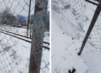 Само часове след монтажа: Срязаха предпазна ограда край жп линията във Враца