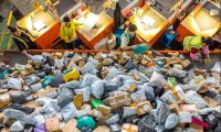 Китай постави нов рекорд с над 216 милиарда пощенски и куриерски пратки през 2025 г.