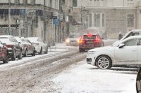 Зимни условия в София: Обработки против заледяване и снегопочистване в планинските райони