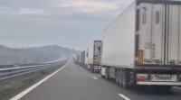 Блокадата на гръцките граници вече над три седмици нанася сериозни загуби на българския транспортен сектор