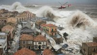 Южна Италия под вода: Опустошителният циклон &bdquo;Хари&ldquo; се разраства (ВИДЕО)