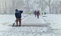 Кой чисти снега в София и кой плаща глобите при неизпълнение