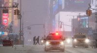 Бурята в САЩ остави над 800 хиляди без електричество, отменени са над 10 хиляди полета