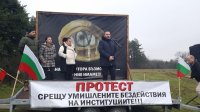 Протест срещу войната по пътищата блокира пътя Бяла &ndash; Ботевград (СНИМКИ+ВИДЕО)