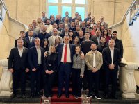Делян Пеевски посрещна младежи от Кърджали, за да им покаже Музея на Сглобката (СНИМКИ)
