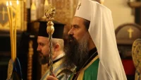 Десетки вярващи се поклониха пред православни светини в храма "Св. Неделя"
