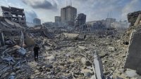 Медии: Египет спря евакуацията от Газа поради отказа на Израел да освободи ранени