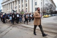 Родители на загинали деца в катастрофи излязоха на протест в центъра на София (СНИМКИ)