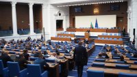 Сблъсък между &bdquo;Възраждане&ldquo; и АПС за секциите в чужбина и &bdquo;кой е по-голям патриот&rdquo;