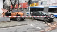 Тежък сблъсък във Варна &ndash; кола се вряза в подлез