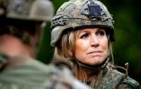 Кралица Максима стана резервист в нидерландската армия