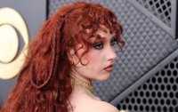 Чапъл Роан изуми света с огнена визия на &bdquo;Грами&ldquo;