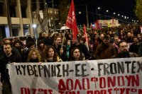 Хаос в Солун: Анархисти влязоха в тежки сблъсъци с полицията