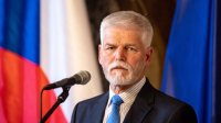 Десетки хиляди подкрепиха президента Петър Павел на масов митинг в Прага