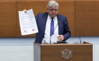 Манол Генов намекна за документни нарушения в споразумението с НПО-то на Ивайло Калушев