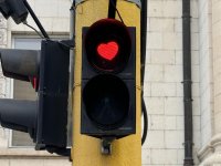 Светофари със сърца се появиха на кръстовища в София по повод 14 февруари