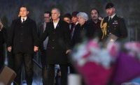 Премиерът на Канада и опозиционният лидер скърбят ръка за ръка за жертвите в Тъмблър Ридж