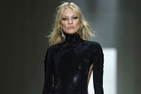 Супермоделът Кейт Мос прикова погледите на подиума на Gucci
