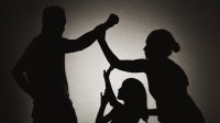 Мъж преби жена си пред очите на детето им в Кюстендил