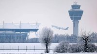 Снежен хаос парализира Мюнхен и Виена &ndash; стотици полети отменени