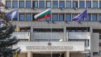10 български дипломати евакуирани от Иран през Азербайджан &mdash; шестима служители и четирима членове на семействата им