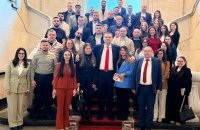 Делян Пеевски посрещна младежи от Шумен в Народното събрание и им представи &bdquo;Музея на Сглобката&ldquo; (СНИМКИ)