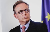Изглежда сякаш от нищото, Белгия призова ЕС да &bdquo;нормализира отношенията&ldquo; с Русия, за да си възвърне достъпа до евтина енергия