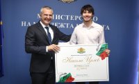 Никола Цолов получи 25 000 евро за впечатляващи успехи във Формула 2 и 3 (СНИМКИ)