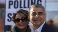 The Sun: Британски полицаи са &bdquo;оставили чанта с оръжия&ldquo; пред дома на кмета на Лондон