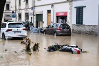 Италия под вода: Наводнения принудиха десетки хора да напуснат домовете си (ВИДЕО)