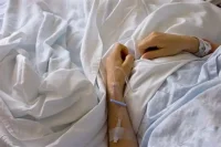 Жестоко нападение: 43-годишен мъж причини тежки травми на партньорката си
