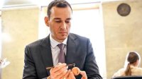 Терзиев участва в работилница за боядисване на великденски яйца