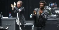 Задържан е вокалистът на Massive Attack