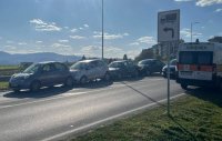 Верижна катастрофа с 4 коли край Сопот, има ранен и задържани (ВИДЕО)