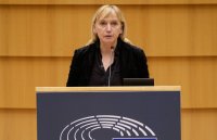 Елена Йончева с обвинения пред ЕП за натиск върху избиратели и незаконни арести в България