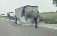 Тир пламна в движение на АМ &bdquo;Тракия&ldquo; край Пловдив