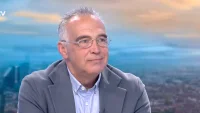 Глупавите сте вие, защото с говоренето си вредите и на Радев, и на себе си